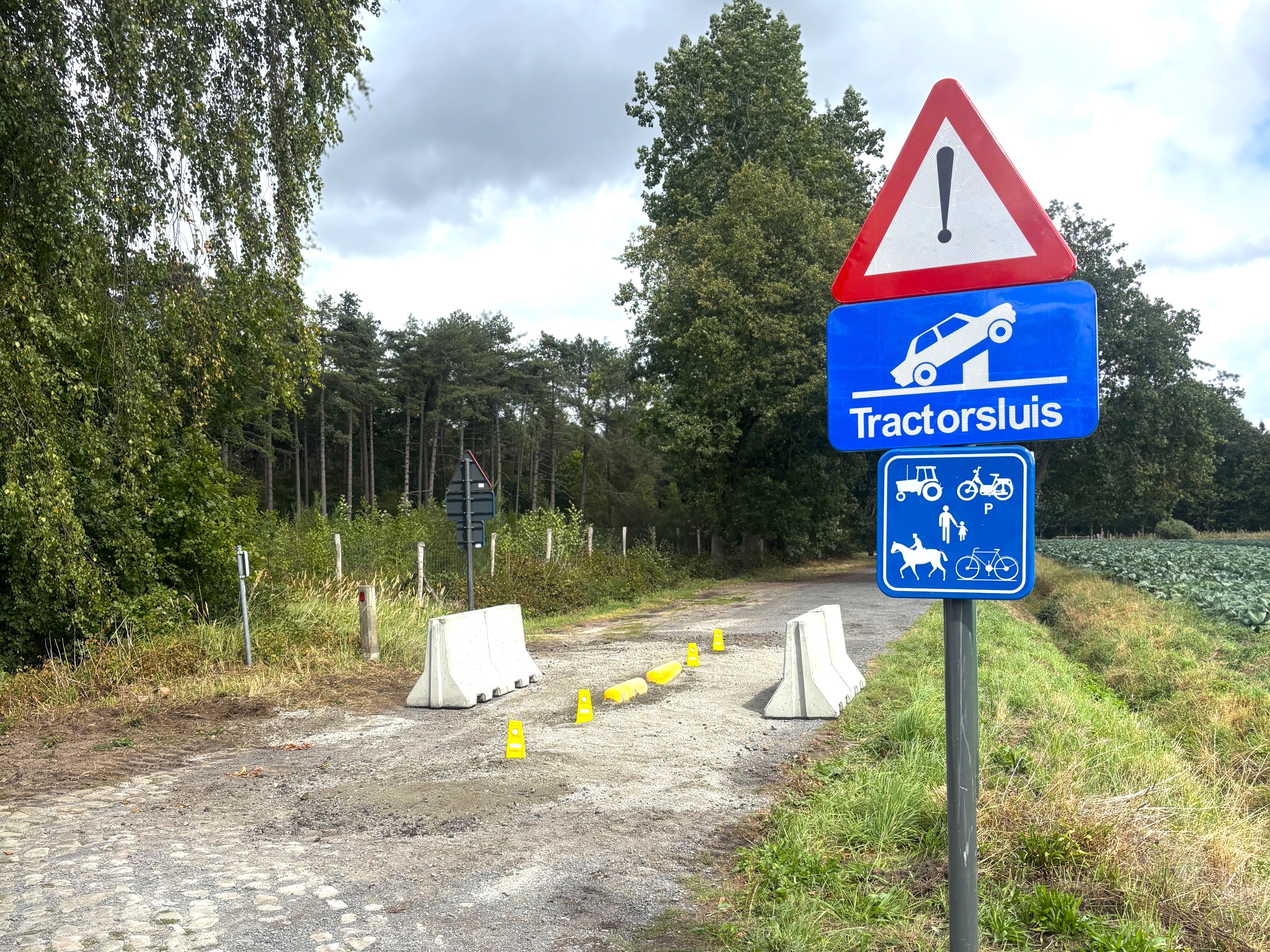 AANLEG VAN TRACTORSLUIS AAN VLOETHEMVELD